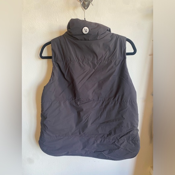 Vuori Black Puffer Vest - Picture 4 of 4